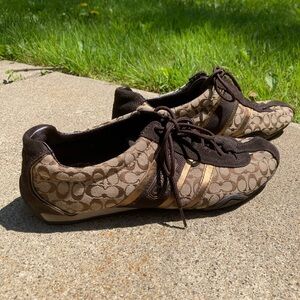 Coach Remmona Tennis Shoe Sporty Sneakers Brown Signature Logo Print Brown Suede